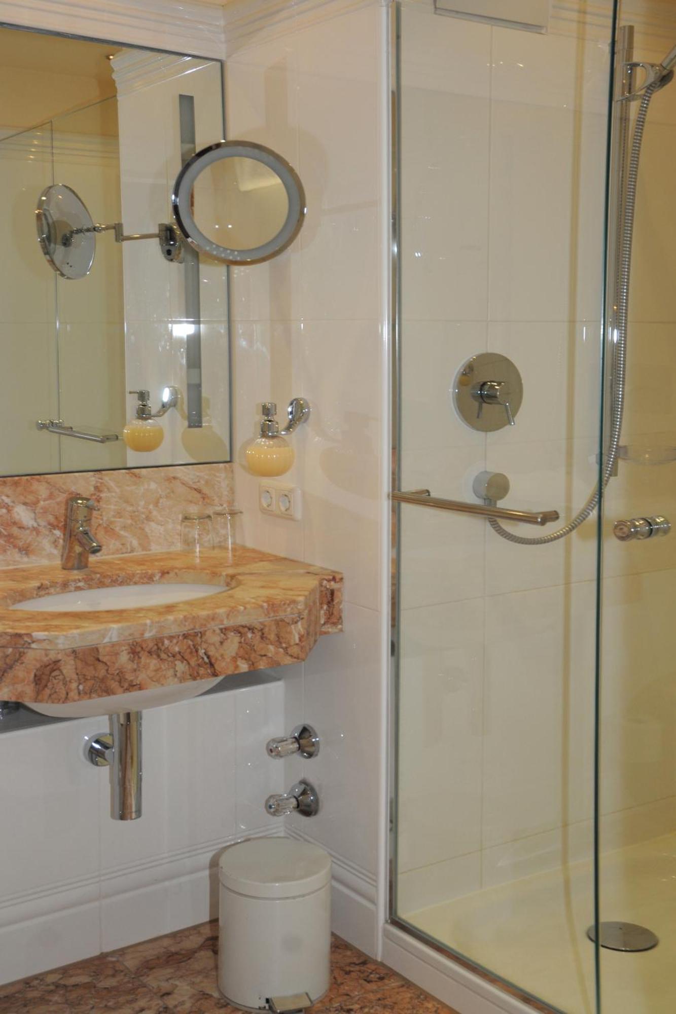הולצקירכן Hotel Gasthof Alte Post Holzkirchen חדר תמונה