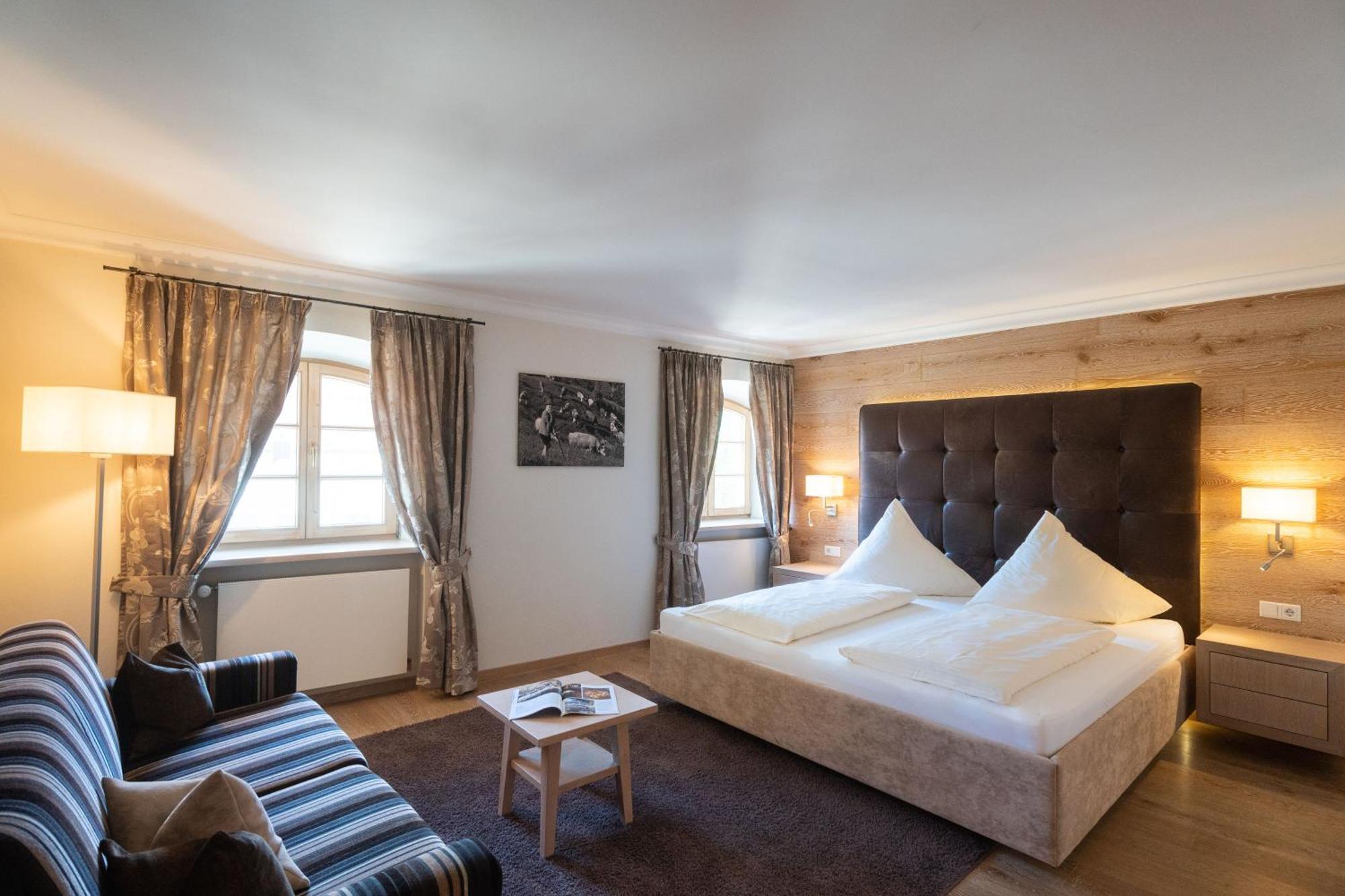 הולצקירכן Hotel Gasthof Alte Post Holzkirchen מראה חיצוני תמונה